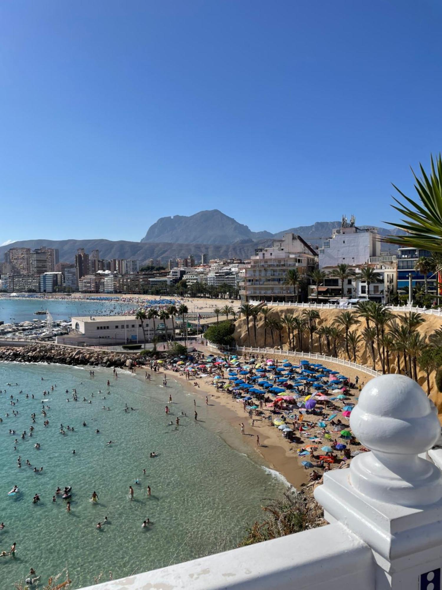 Apartamentos Pelicano Benidorm Buitenkant foto
