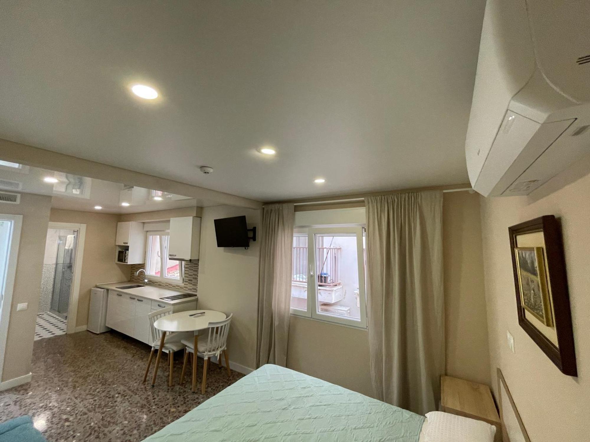 Apartamentos Pelicano Benidorm Buitenkant foto
