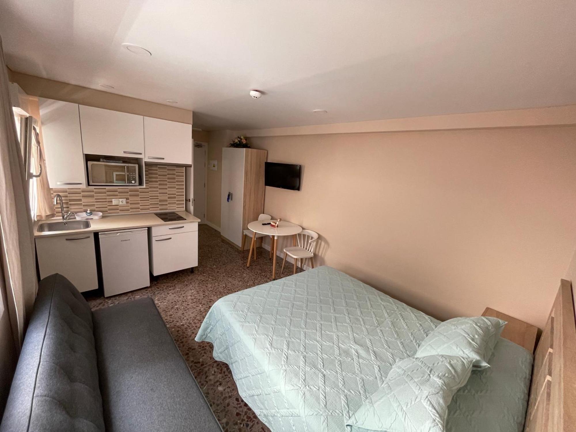 Apartamentos Pelicano Benidorm Buitenkant foto